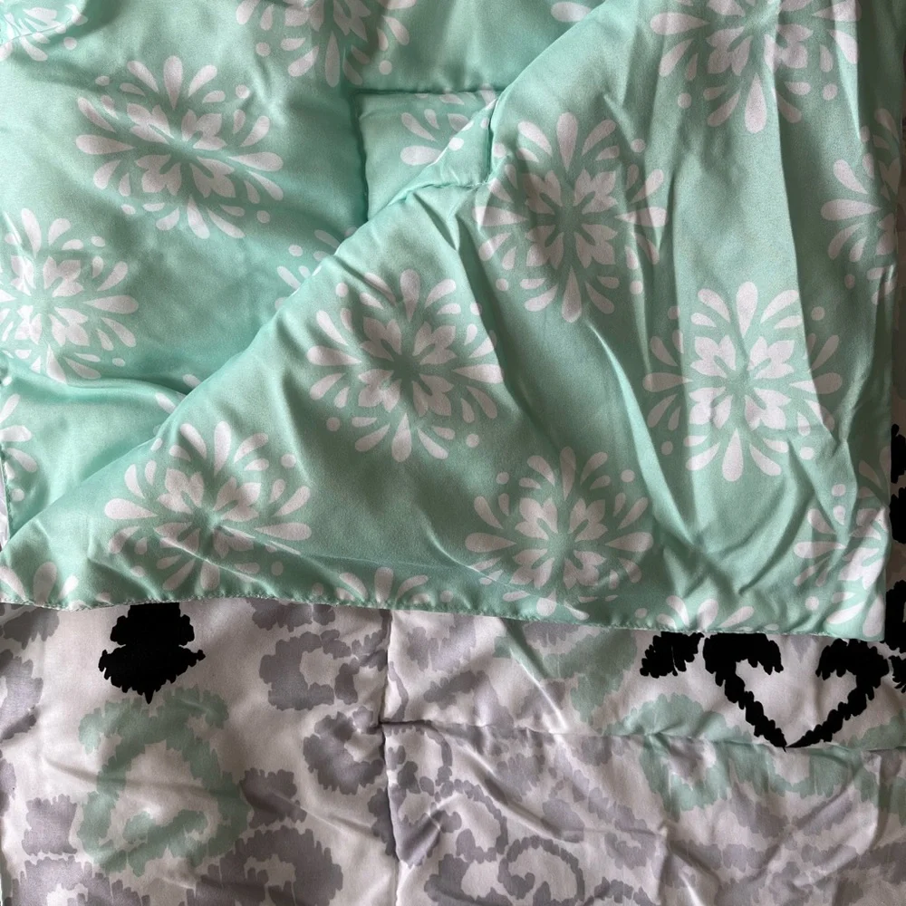 CYNTHIA ROWLEY Reversible Twin Comforter & Sham Set
